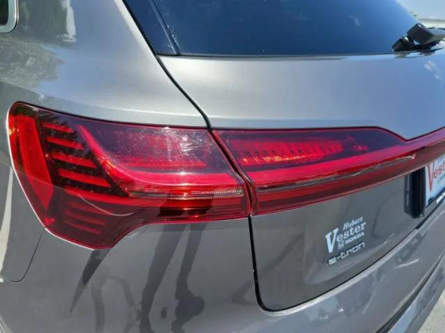 2019 Audi e-tron Premium Plus