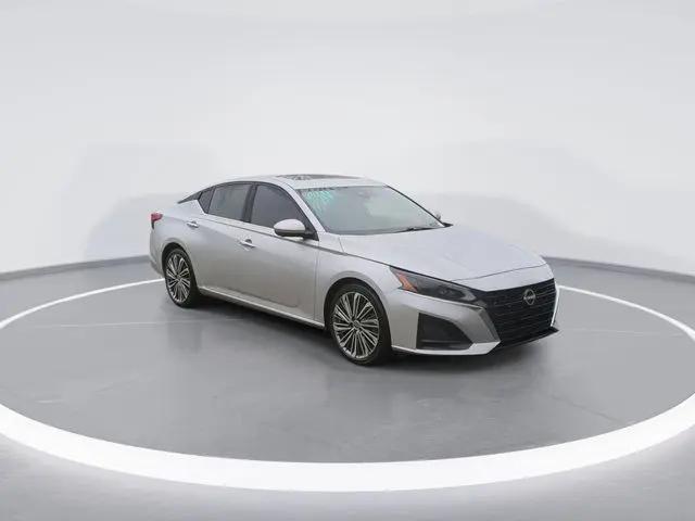 2023 Nissan Altima SL FWD