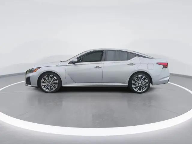 2023 Nissan Altima SL FWD