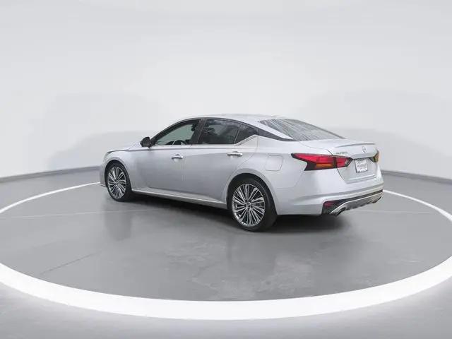 2023 Nissan Altima SL FWD