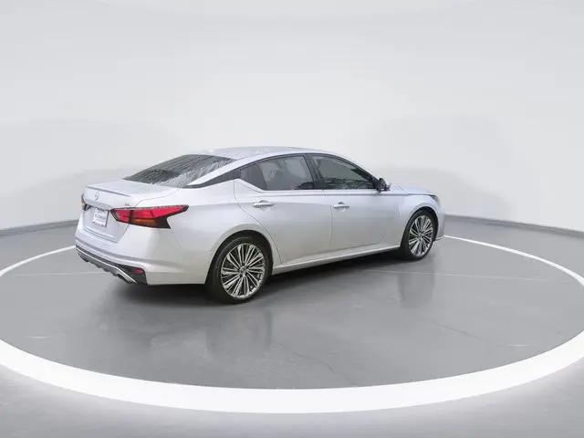 2023 Nissan Altima SL FWD