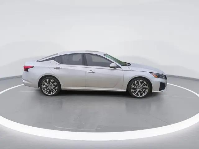 2023 Nissan Altima SL FWD
