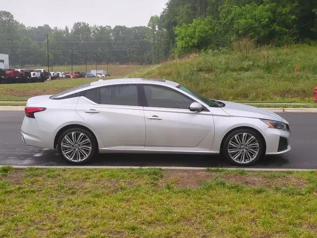 2023 Nissan Altima SL FWD