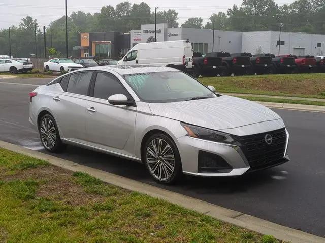 2023 Nissan Altima SL FWD