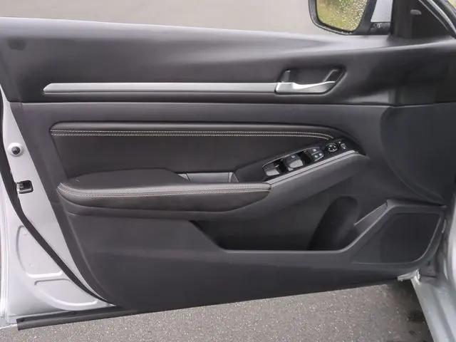 2023 Nissan Altima SL FWD