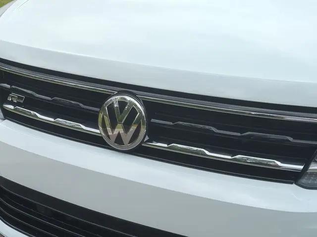 2021 Volkswagen Tiguan 2.0T SE R-Line Black