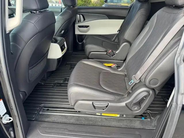 2024 Kia Carnival MPV LX Seat Package