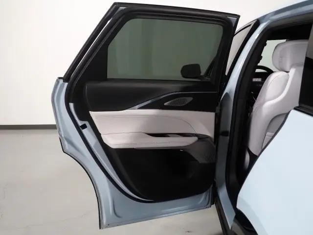 2024 Cadillac iQ Sport w/1SJ