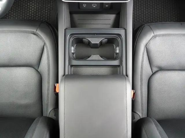 2024 Land Rover Defender 110 P300