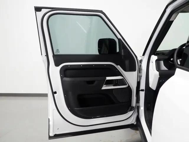 2024 Land Rover Defender 110 P300