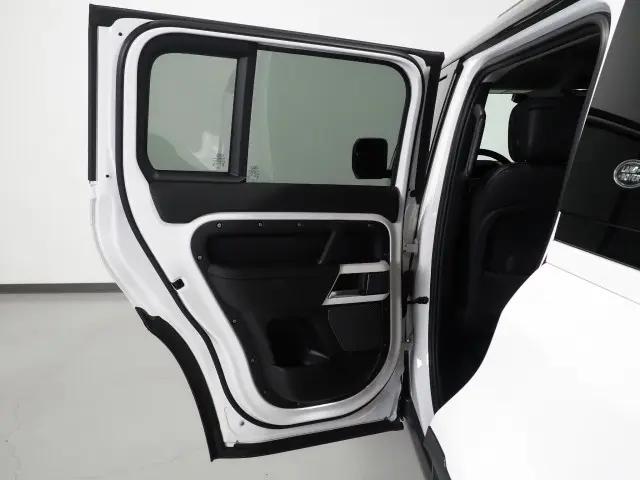 2024 Land Rover Defender 110 P300