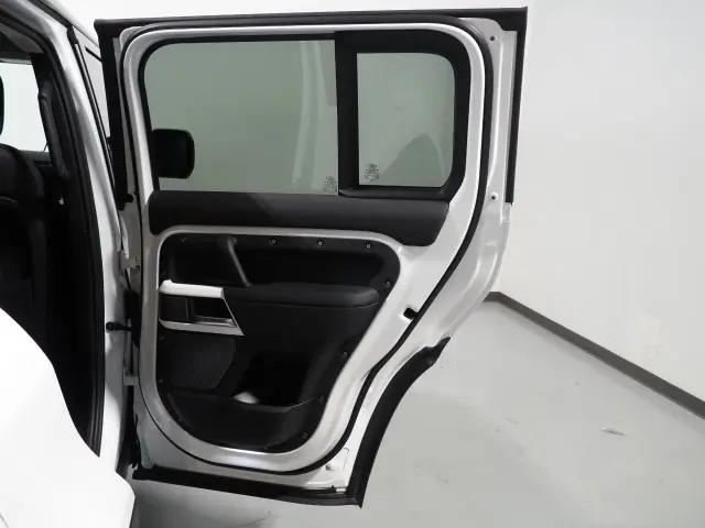 2024 Land Rover Defender 110 P300