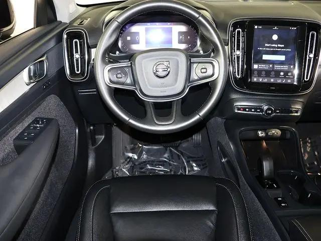 2024 Volvo XC40 B5 Core Bright Theme