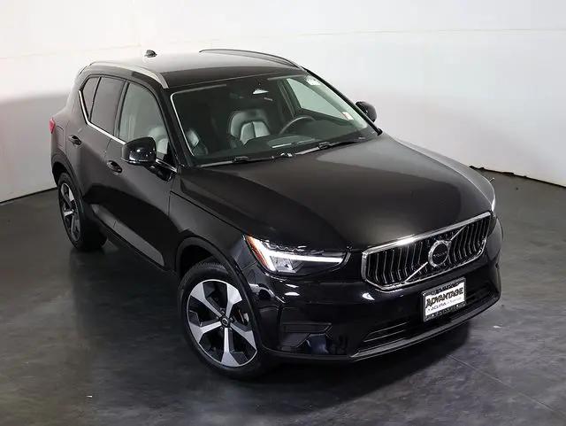 2024 Volvo XC40 B5 Core Bright Theme