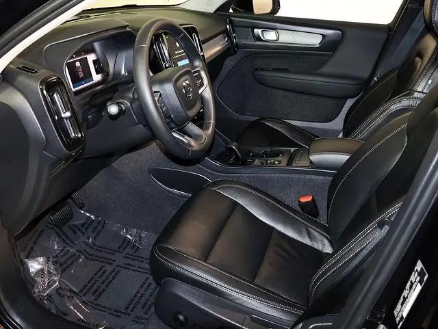 2024 Volvo XC40 B5 Core Bright Theme