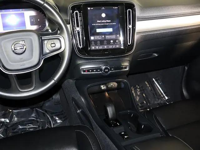 2024 Volvo XC40 B5 Core Bright Theme