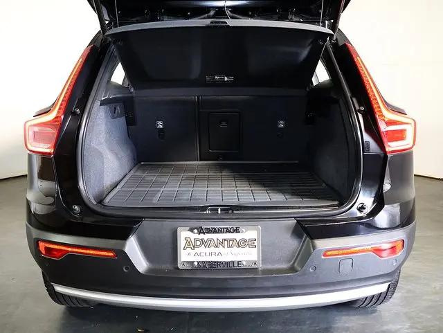2024 Volvo XC40 B5 Core Bright Theme