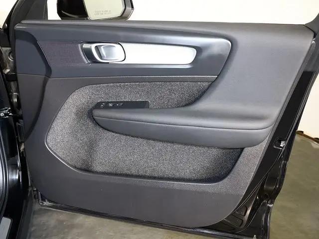 2024 Volvo XC40 B5 Core Bright Theme