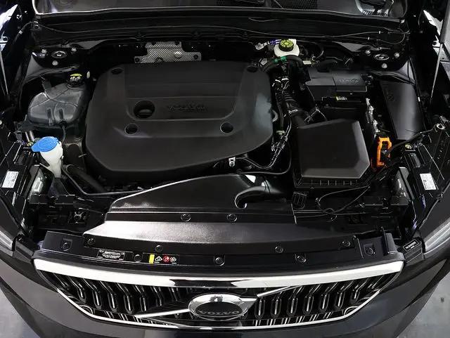 2024 Volvo XC40 B5 Core Bright Theme