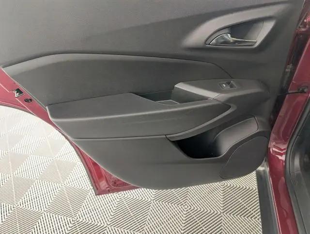 2025 Chevrolet Trax FWD LT