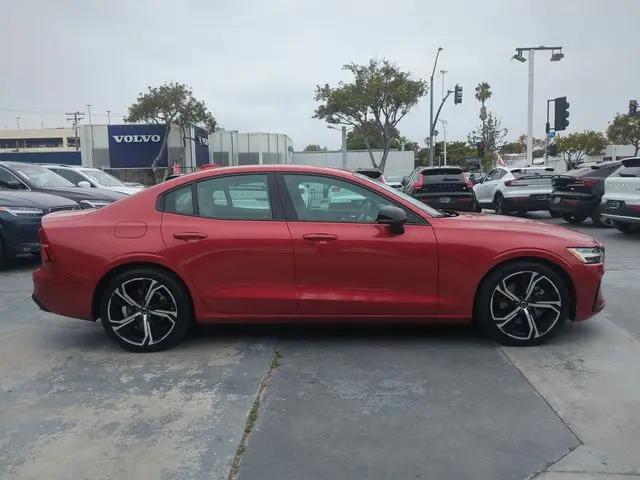 2024 Volvo S60 B5 Plus Dark Theme