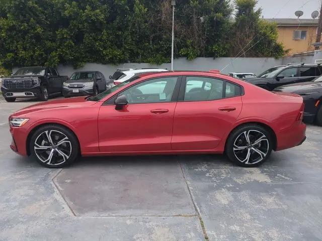 2024 Volvo S60 B5 Plus Dark Theme