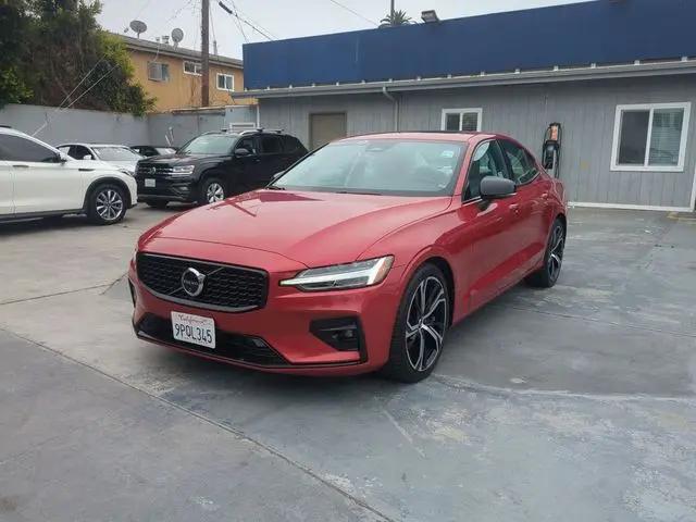 2024 Volvo S60 B5 Plus Dark Theme