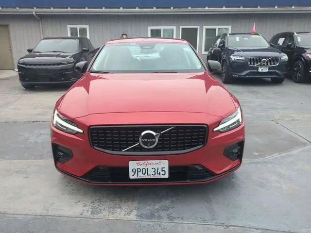 2024 Volvo S60 B5 Plus Dark Theme