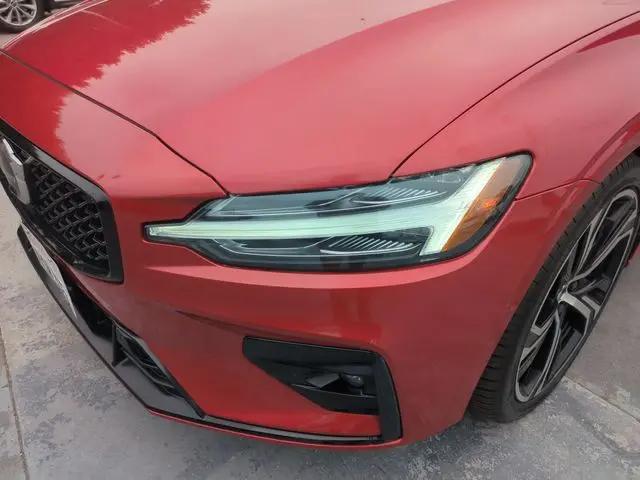 2024 Volvo S60 B5 Plus Dark Theme
