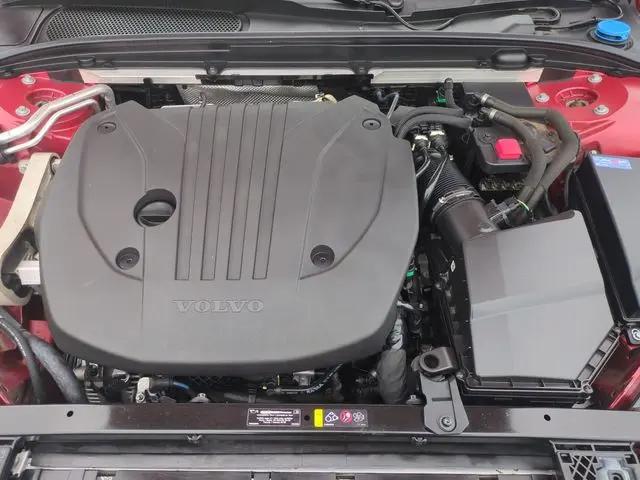 2024 Volvo S60 B5 Plus Dark Theme