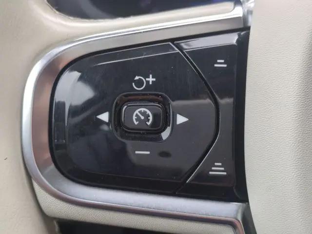 2024 Volvo S60 B5 Plus Dark Theme