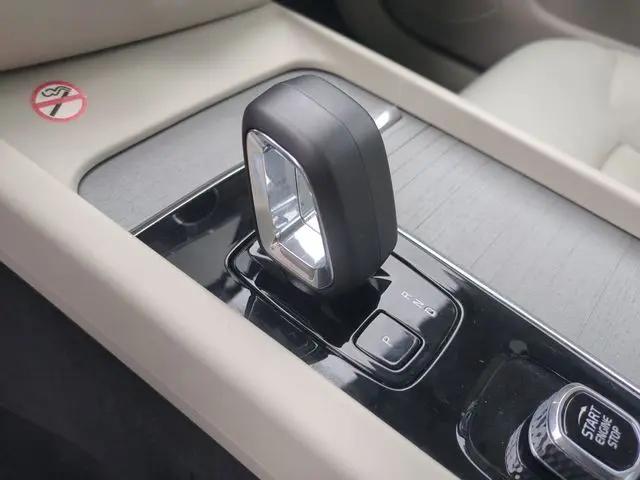 2024 Volvo S60 B5 Plus Dark Theme