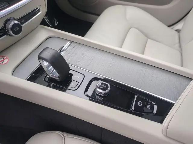 2024 Volvo S60 B5 Plus Dark Theme