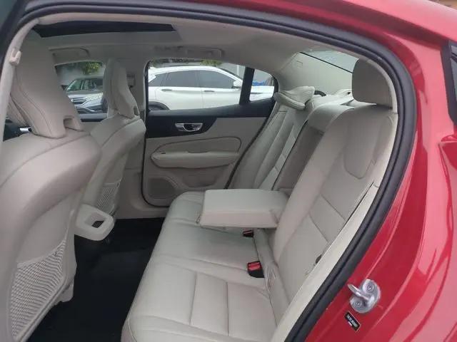 2024 Volvo S60 B5 Plus Dark Theme