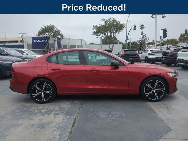 2024 Volvo S60 B5 Plus Dark Theme