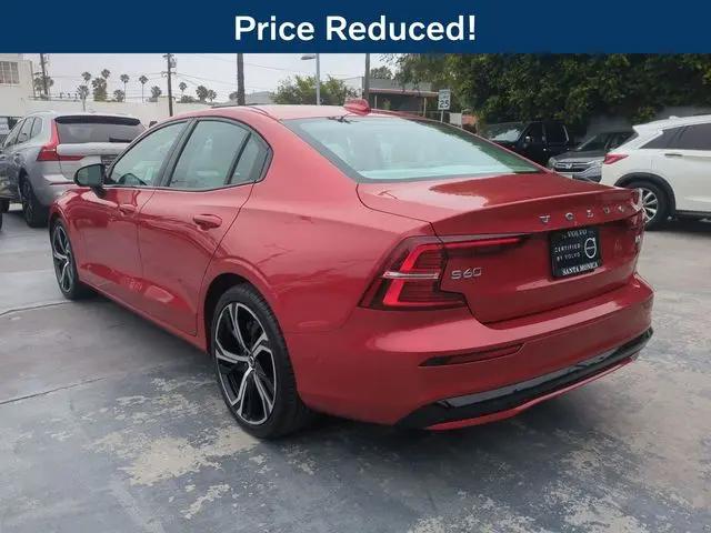 2024 Volvo S60 B5 Plus Dark Theme