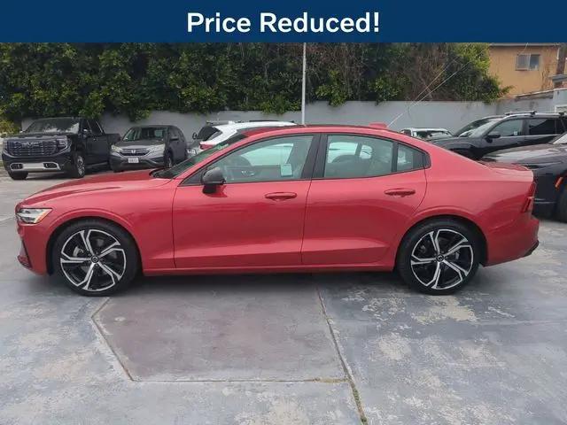 2024 Volvo S60 B5 Plus Dark Theme