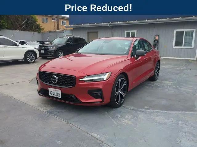 2024 Volvo S60 B5 Plus Dark Theme