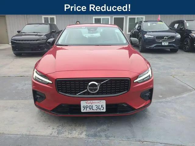 2024 Volvo S60 B5 Plus Dark Theme