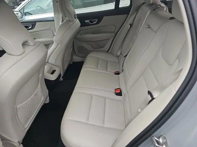 2025 Volvo V60 Cross Country Plus, B5 AWD Gas (mild hybrid)