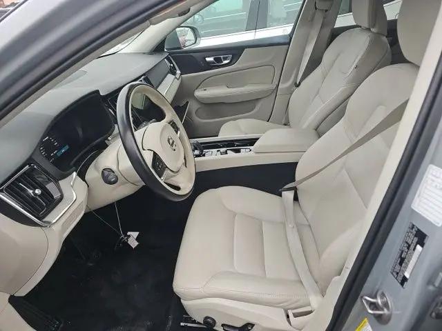 2025 Volvo V60 Cross Country Plus, B5 AWD Gas (mild hybrid)