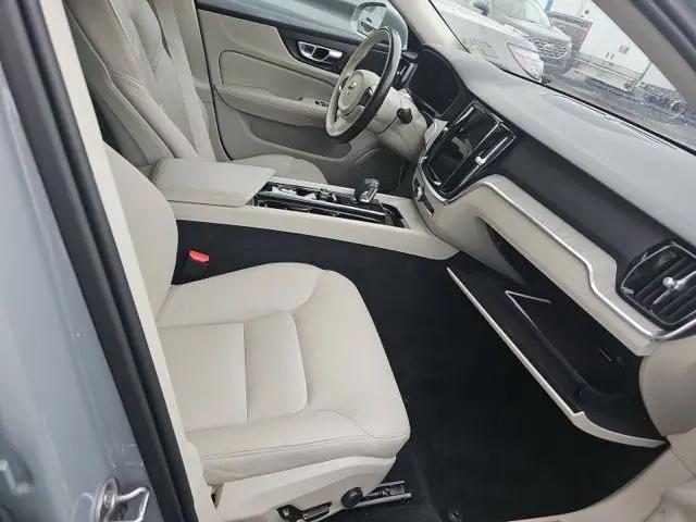 2025 Volvo V60 Cross Country Plus, B5 AWD Gas (mild hybrid)