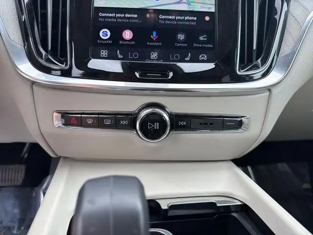 2025 Volvo V60 Cross Country Plus, B5 AWD Gas (mild hybrid)