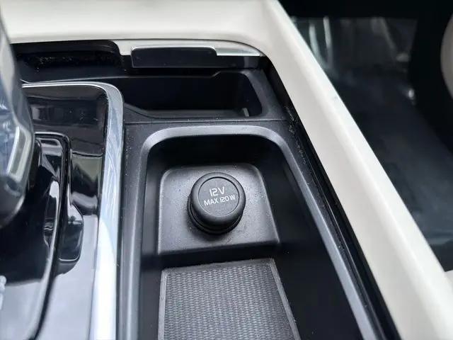 2025 Volvo V60 Cross Country Plus, B5 AWD Gas (mild hybrid)