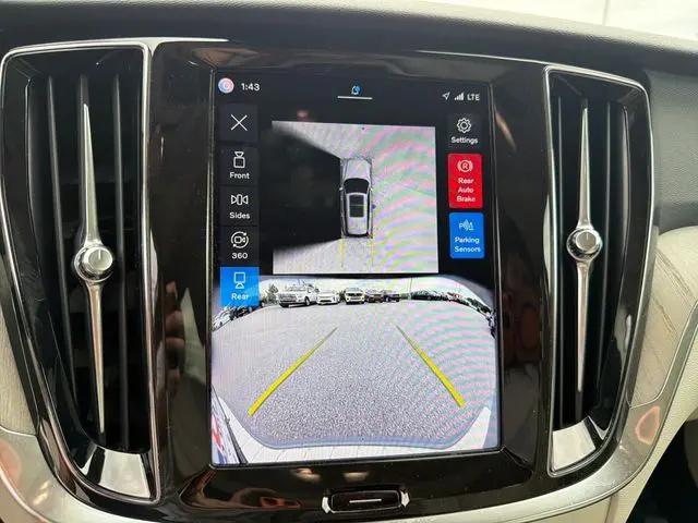 2025 Volvo V60 Cross Country Plus, B5 AWD Gas (mild hybrid)