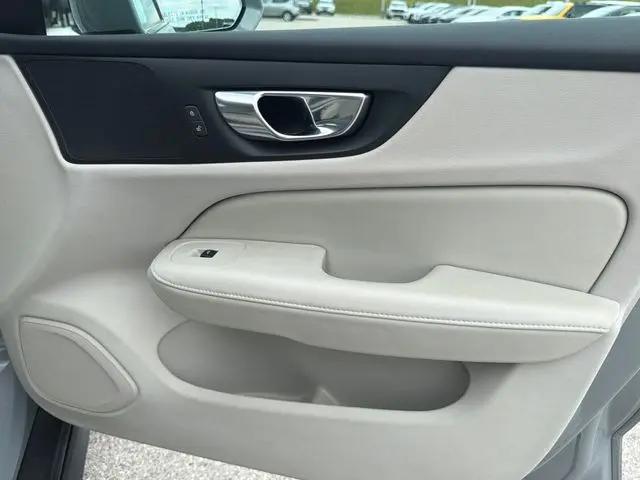 2025 Volvo V60 Cross Country Plus, B5 AWD Gas (mild hybrid)