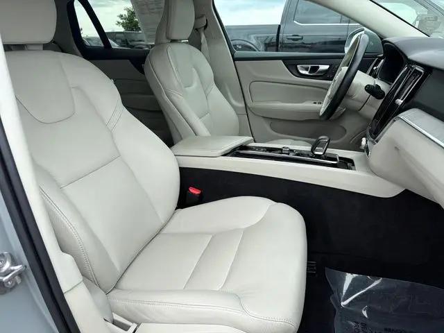 2025 Volvo V60 Cross Country Plus, B5 AWD Gas (mild hybrid)