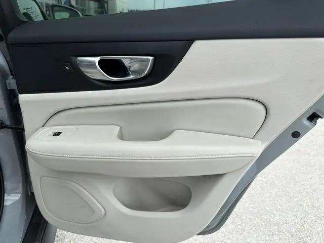 2025 Volvo V60 Cross Country Plus, B5 AWD Gas (mild hybrid)