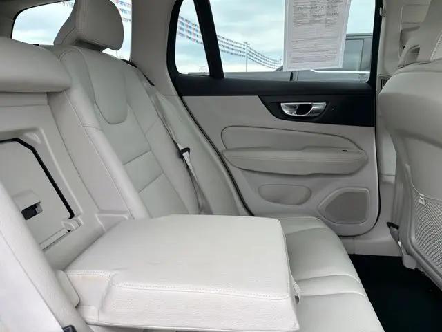2025 Volvo V60 Cross Country Plus, B5 AWD Gas (mild hybrid)