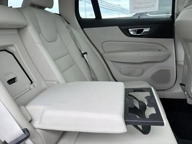 2025 Volvo V60 Cross Country Plus, B5 AWD Gas (mild hybrid)